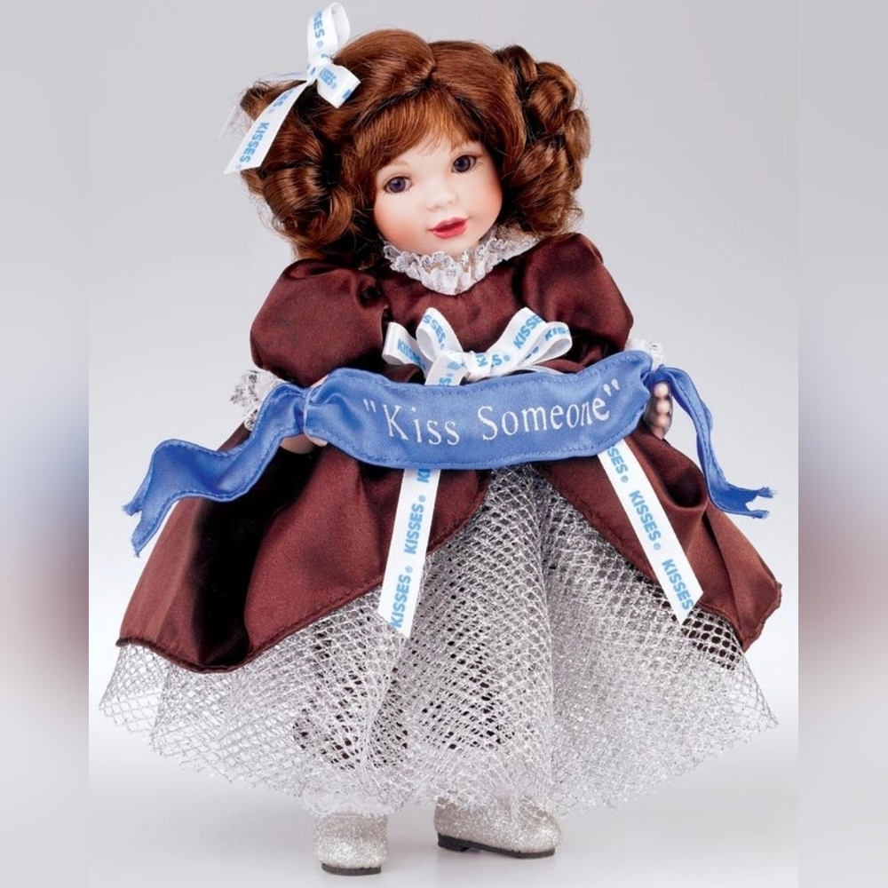 Marie Osmond Hershey's Kiss Someone Keepsake 8" Porcelain
